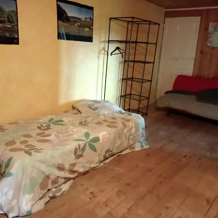 Familial A Proximite D'une Mini Ferme