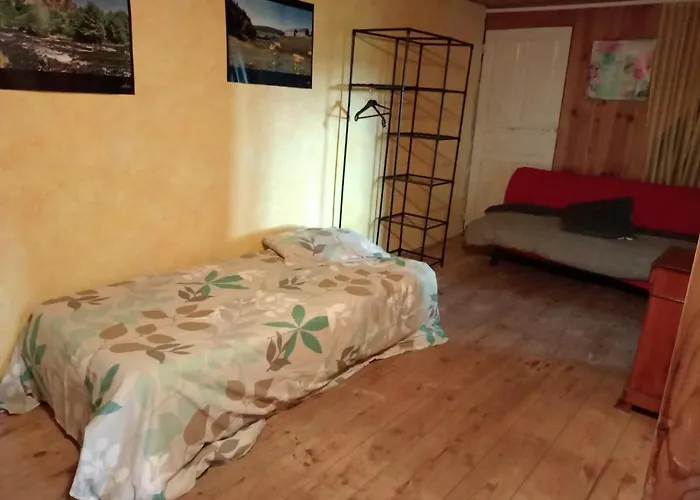 Familial A Proximite D'une Mini Ferme